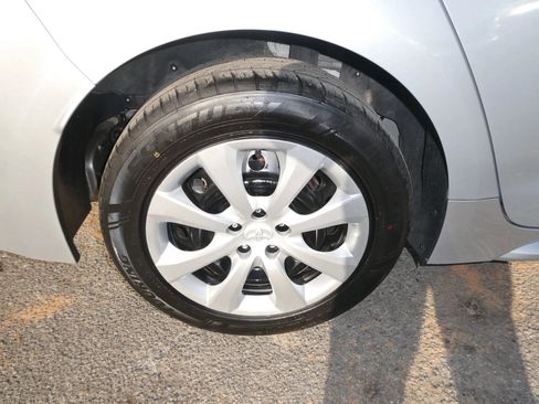 Used 2021 Toyota Corolla LE image 30