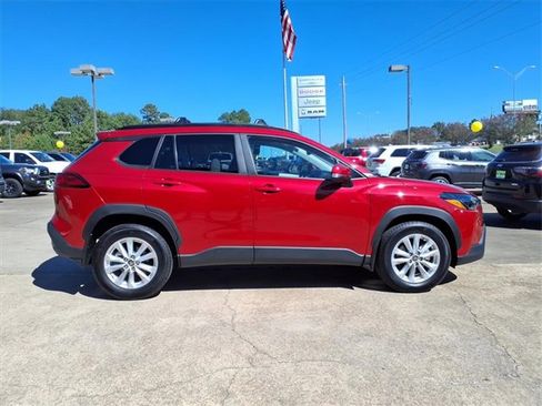 Used 2024 Toyota Corolla Cross LE image 2