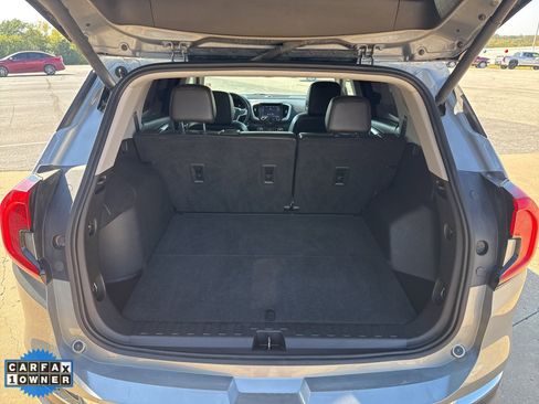 Used 2024 GMC Terrain SLT image 25