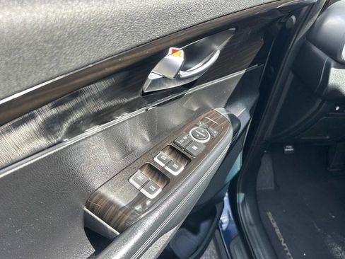 Used 2019 Kia Sorento LX FWD image 11