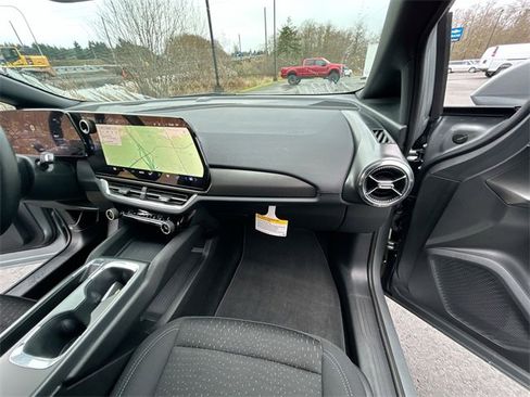 Used 2025 Chevrolet Equinox EV LT w/ Comfort Package image 27