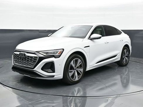 Used 2024 Audi Q8 e-tron Premium Plus w/ Premium Plus Package AWD/4WD image 3