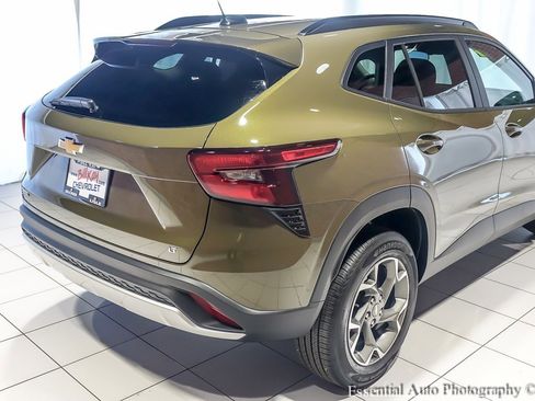 Used 2024 Chevrolet Trax LT image 10