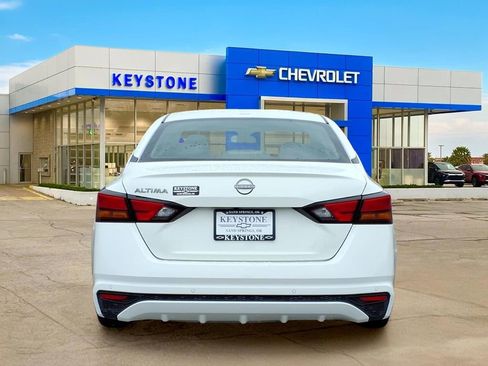 Used 2025 Nissan Altima 2.5 SV FWD image 6