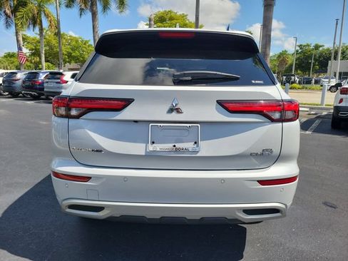 Used 2023 Mitsubishi Outlander 4WD Plug-In Hybrid image 5