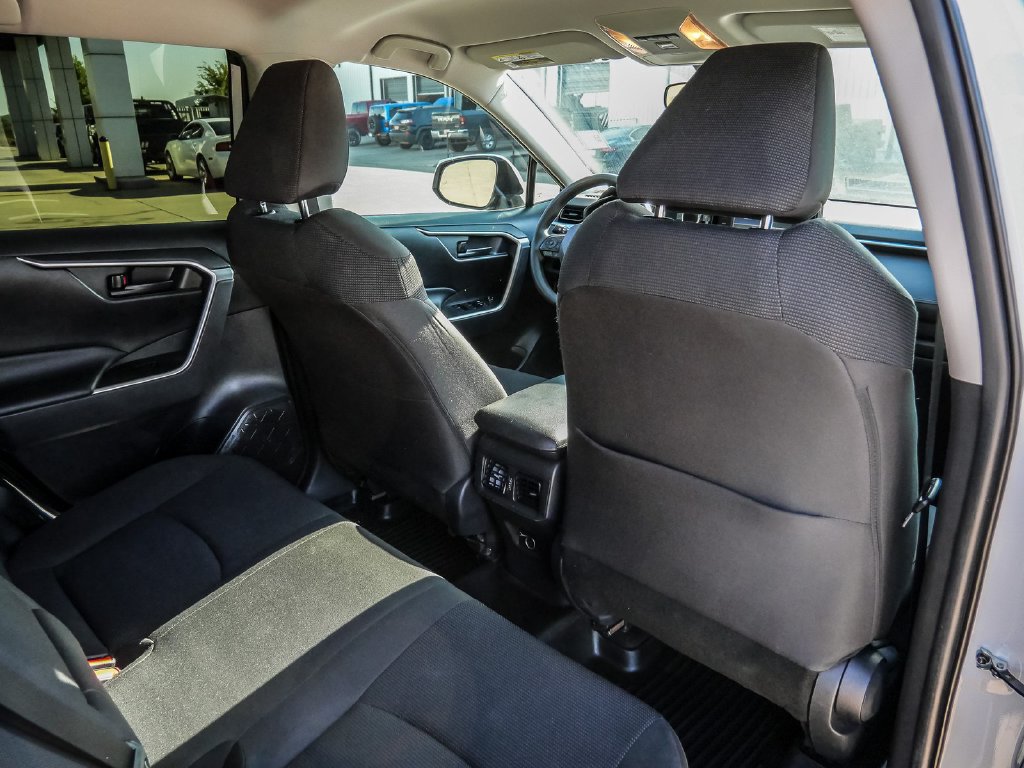 Used 2019 Toyota RAV4 LE AWD/4WD image 21