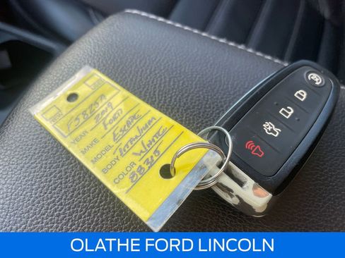 Used 2019 Ford Escape Titanium image 11