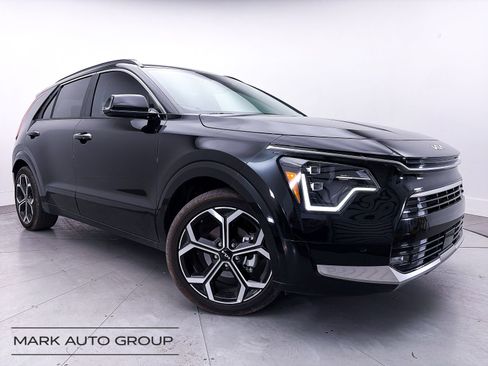 Used 2024 Kia Niro SX Touring FWD image 1