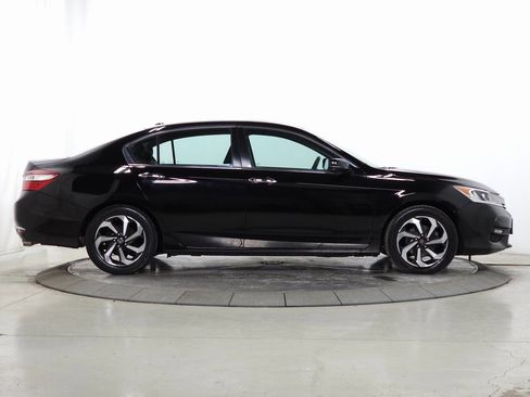 Used 2016 Honda Accord EX image 10