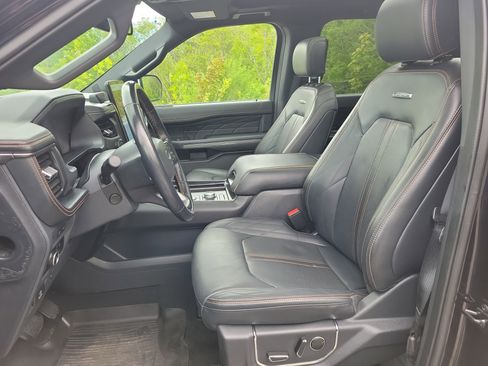 Used 2024 Ford Expedition Max Platinum AWD/4WD image 14
