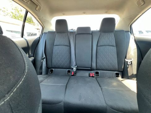 Used 2020 Toyota Corolla LE FWD image 17