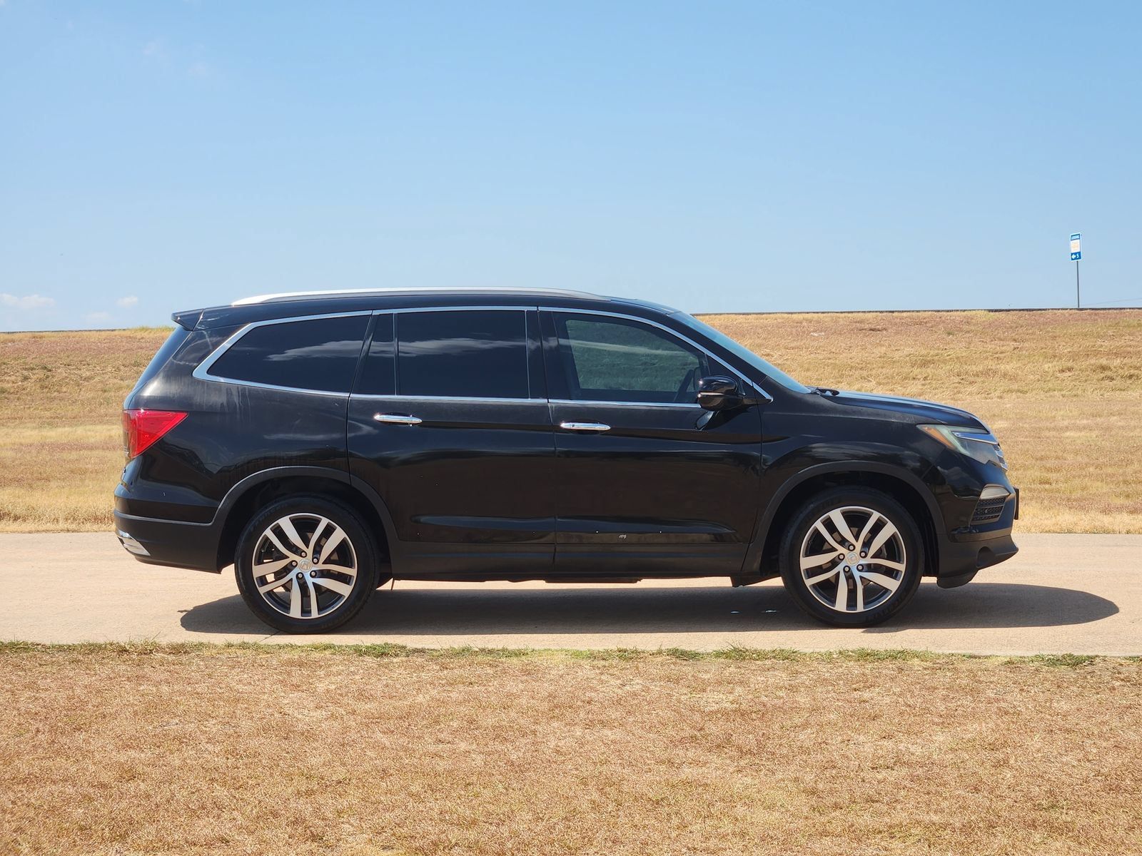 Used 2017 Honda Pilot Elite image 7