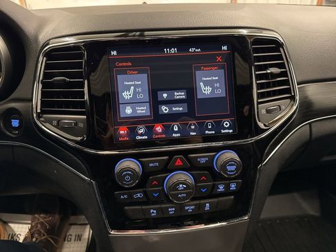 Used 2020 Jeep Grand Cherokee Limited image 17