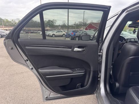 Used 2018 Chrysler 300 S image 15