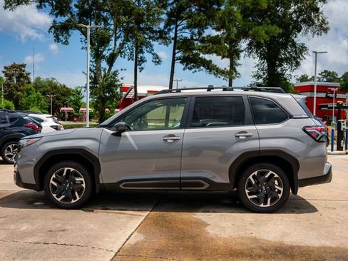Used 2025 Subaru Forester Limited AWD/4WD image 2