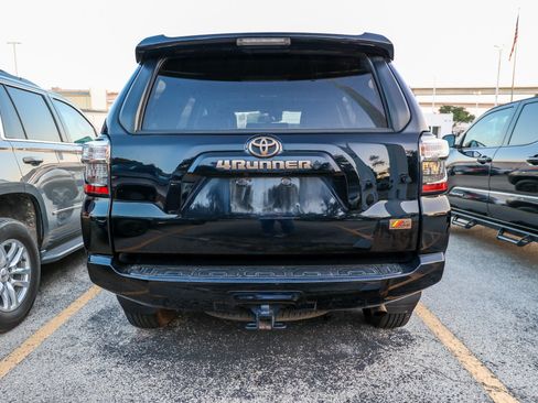 Used 2023 Toyota 4Runner 40th Anniversary SE AWD/4WD image 9