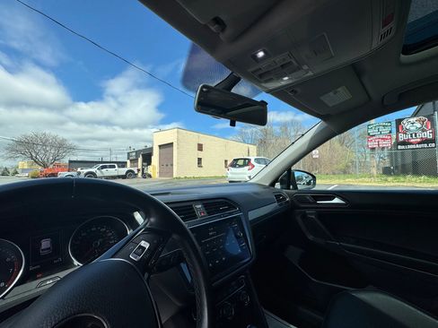 Used 2018 Volkswagen Tiguan SEL image 21