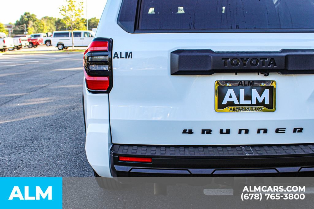 Used 2025 Toyota 4Runner SR5 AWD/4WD image 12