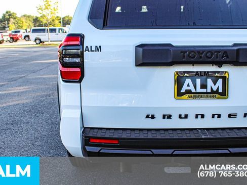 Used 2025 Toyota 4Runner SR5 AWD/4WD image 12
