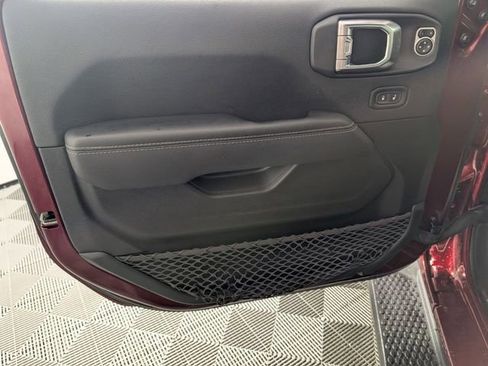 Used 2022 Jeep Wrangler Unlimited Sahara image 10