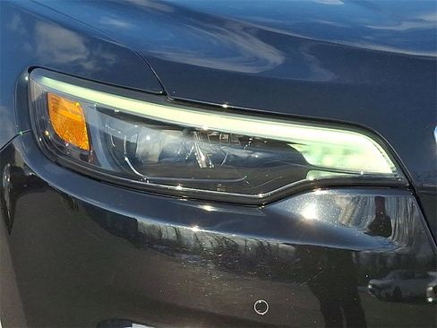 Used 2021 Jeep Cherokee Limited image 9