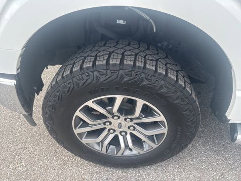 Used 2021 Ford F150 Lariat w/ Max Trailer Tow Package image 13