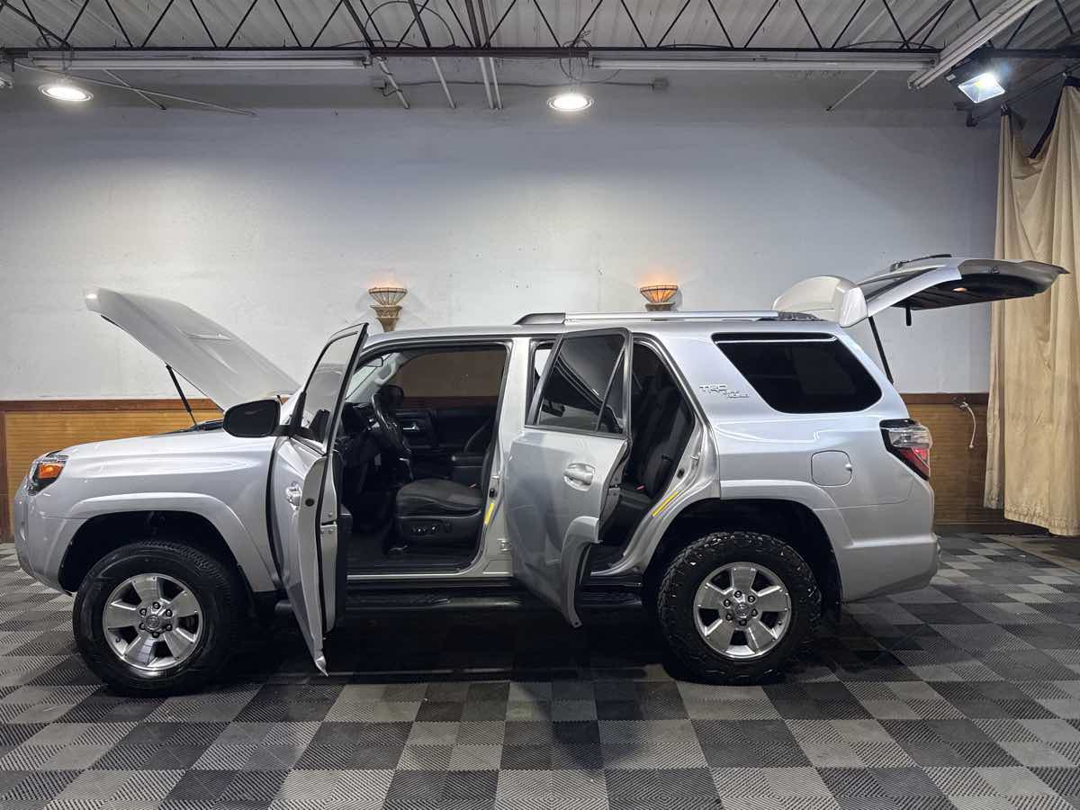 Used 2018 Toyota 4Runner TRD Off-Road AWD/4WD image 8