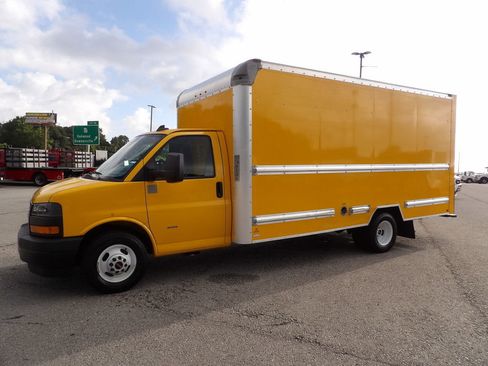 Used 2021 GMC Savana 3500 Extended w/ Power Convenience Package image 3