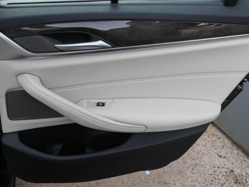 Certified 2023 BMW 540i w/ Executive Package image 31