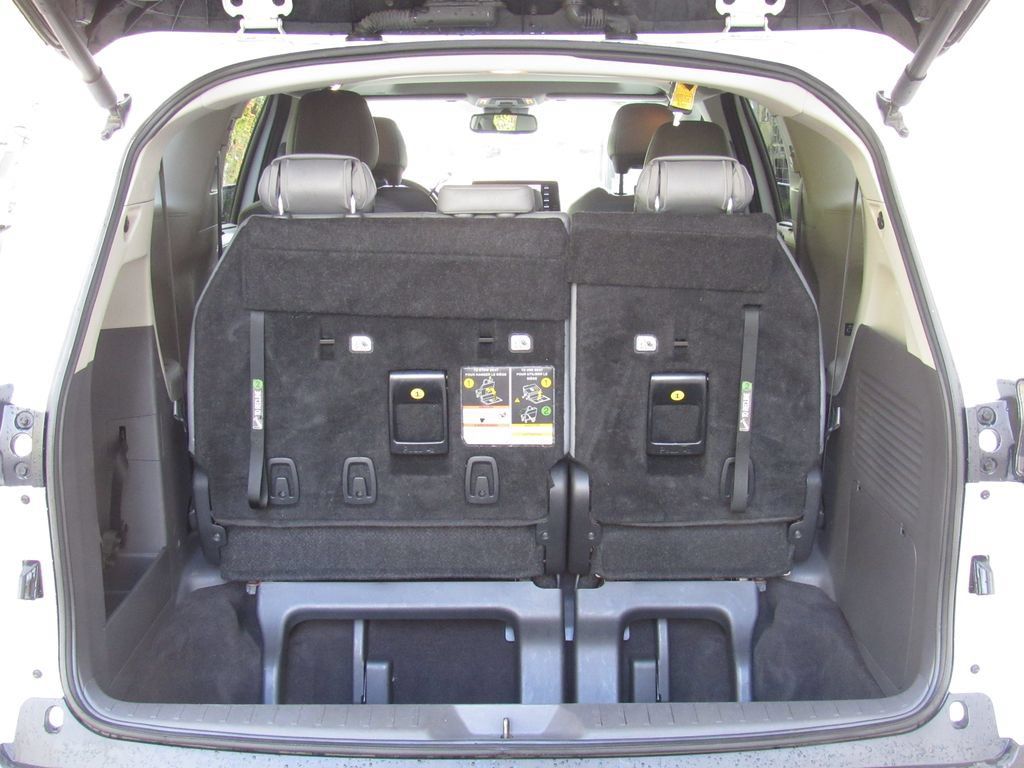 Certified 2024 Toyota Sienna XLE FWD image 22