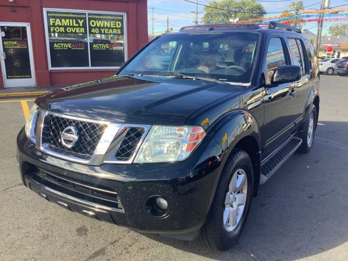 Used 2008 Nissan Pathfinder SE w/ Leather Pkg image 3