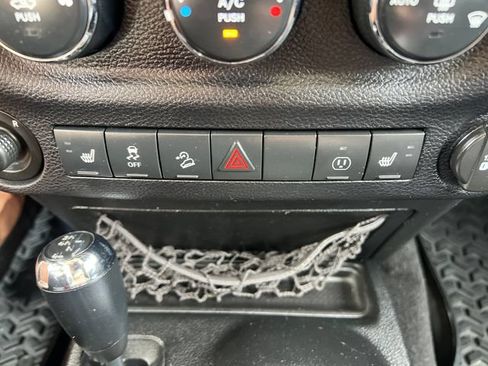 Used 2013 Jeep Wrangler Unlimited Sahara w/ Connectivity Group AWD/4WD image 24
