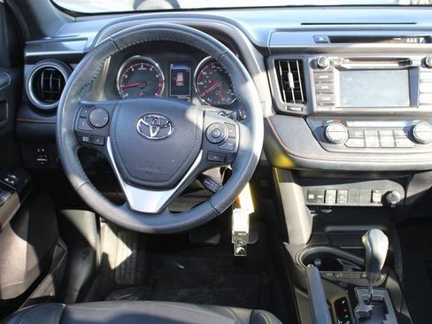 Used 2017 Toyota RAV4 SE image 14