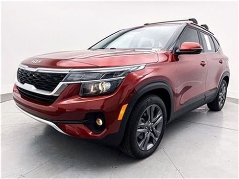 Used 2023 Kia Seltos S w/ Navigation Package image 3