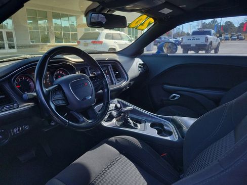 Used 2020 Dodge Challenger SXT image 10