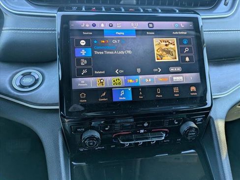 Used 2023 Jeep Grand Cherokee Limited AWD/4WD image 12