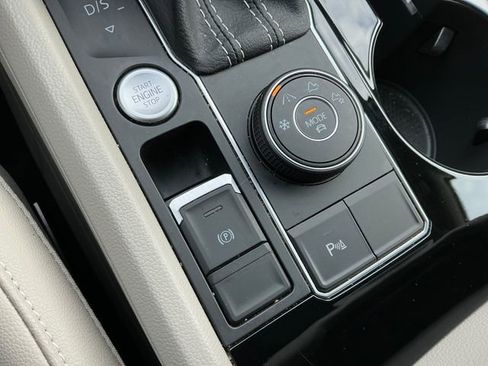 Certified 2023 Volkswagen Atlas SEL image 20