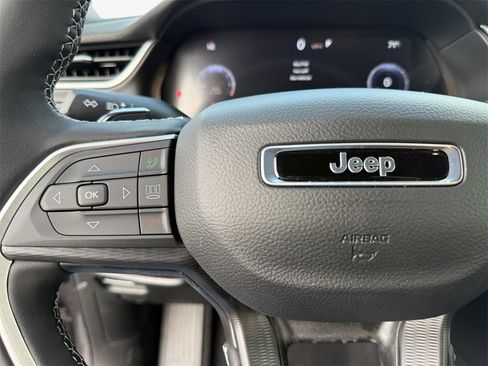 New 2025 Jeep Grand Cherokee Altitude image 25