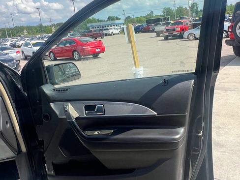 Used 2011 Lincoln MKX AWD w/ Sight & Sound Pkg image 16