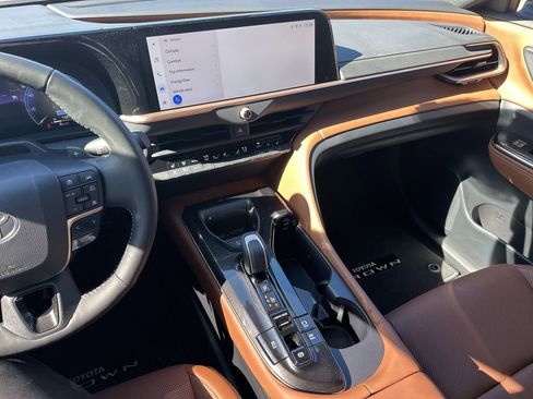 Used 2025 Toyota Crown Signia image 25