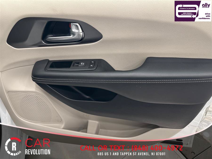 Used 2024 Chrysler Pacifica Limited FWD image 81