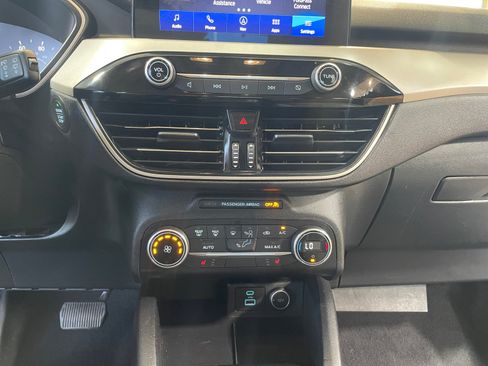 Used 2020 Ford Escape SE FWD image 11