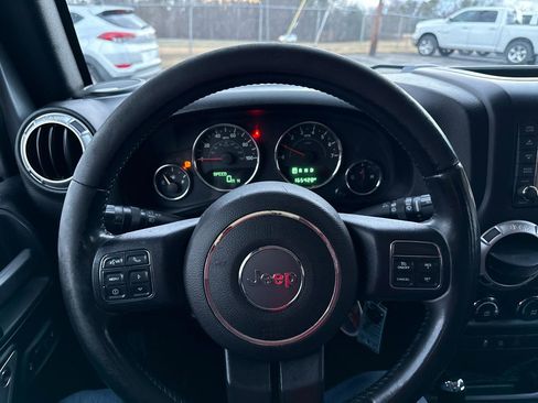 Used 2015 Jeep Wrangler Unlimited Sahara w/ Connectivity Group image 19