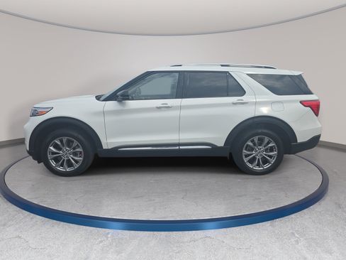 Used 2022 Ford Explorer Limited w/ Equipment Group 301A AWD/4WD image 8
