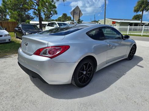 Used 2010 Hyundai Genesis 3.8 image 6