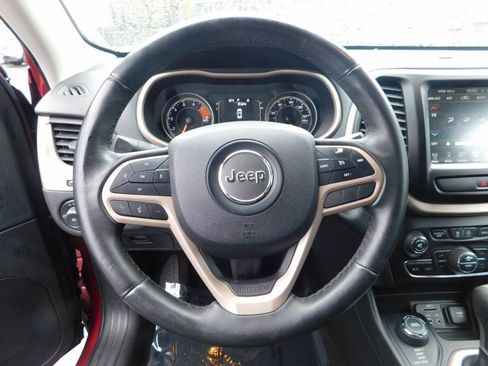 Used 2017 Jeep Cherokee Latitude w/ Comfort/Convenience Group image 10