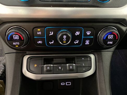 Certified 2023 GMC Acadia SLE w/ Driver Convenience Package image 18