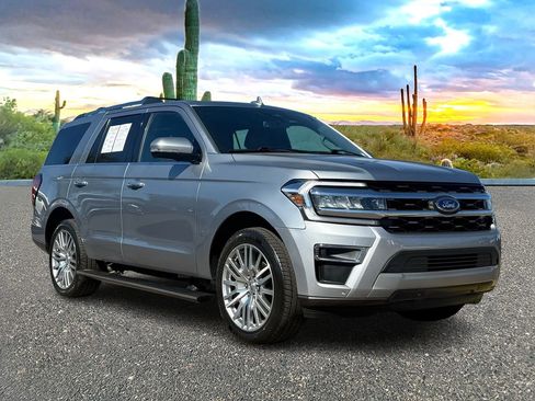 Used 2024 Ford Expedition Limited image 2