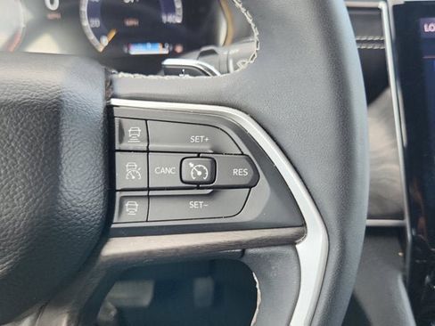 Used 2024 Jeep Grand Cherokee Limited AWD/4WD image 24