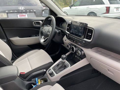 New 2025 Hyundai Venue SEL image 8